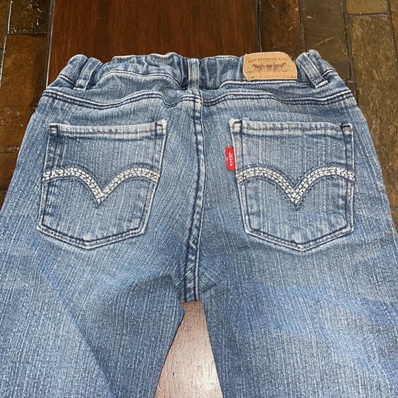 Girl’s Levi’s Jeans - Picture 6 of 11